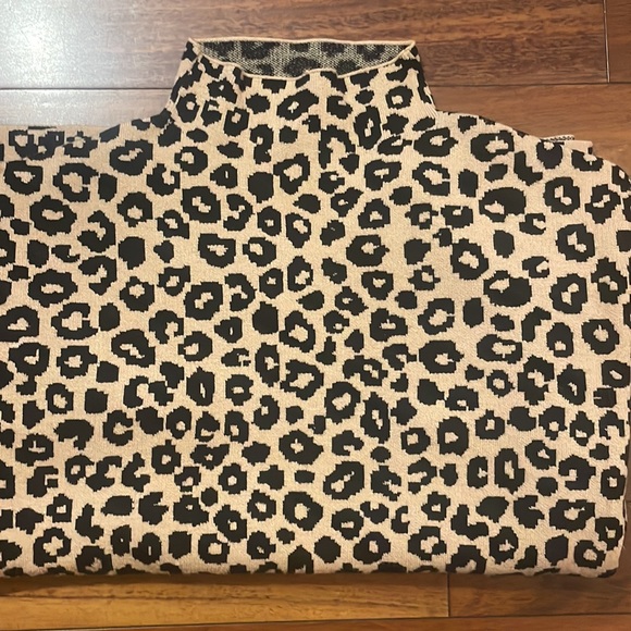 Tahari Sweater - Picture 3 of 4